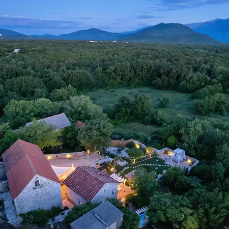 Rustical Olea بيت للعطل