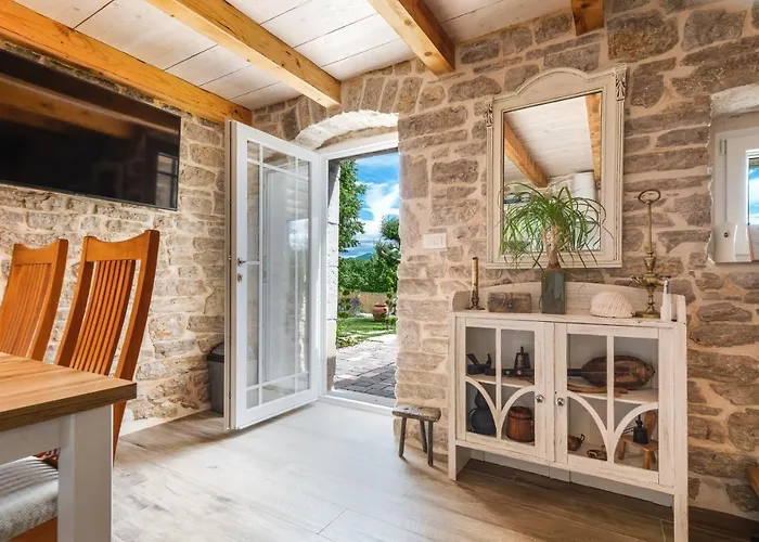 Rustical Olea Feriehus Imotski